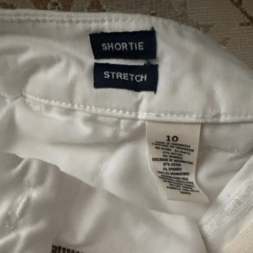 American Eagle Outfitters Women's White High Waist Shorts - Picture 3 of 4